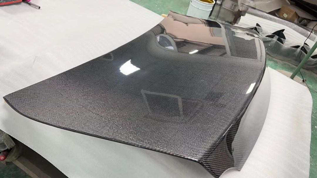 Nissan GTR R35 OEM-Style carbon fibre boot lid – view 2