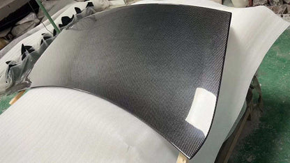 Nissan GTR R35 OEM-Style carbon fibre boot lid – view 3