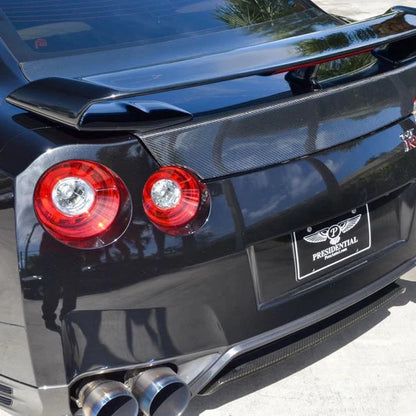 Nissan GTR R35 OEM-Style carbon fibre boot lid